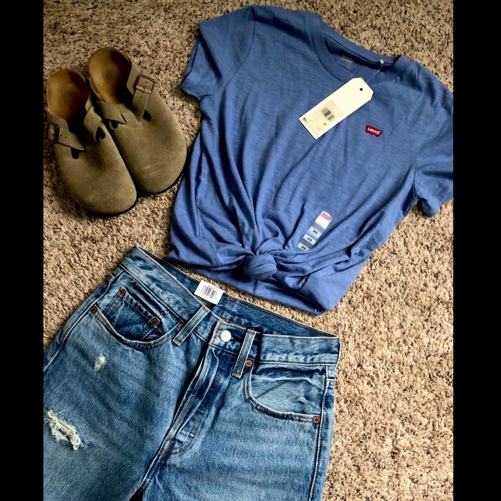 Levi’s t-shirt
